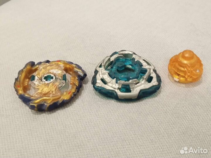 2 волчка бейблейд