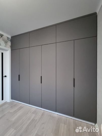 Шкаф с зеркалом