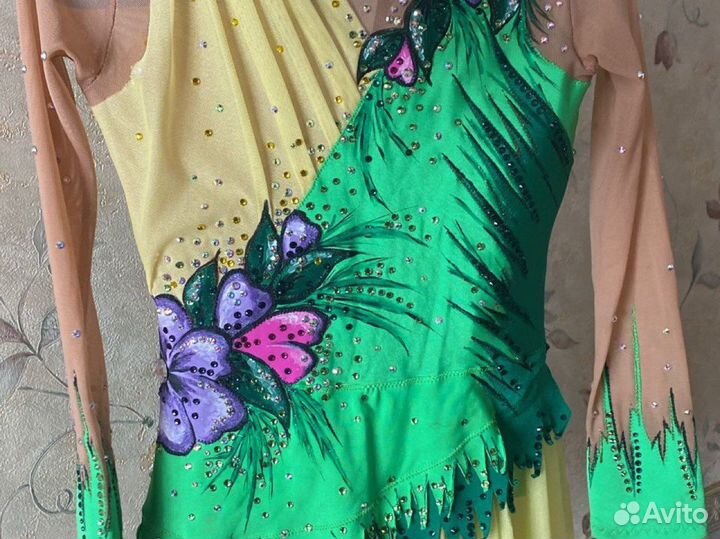 Платье 122 128-зеленое; розовое-104-110