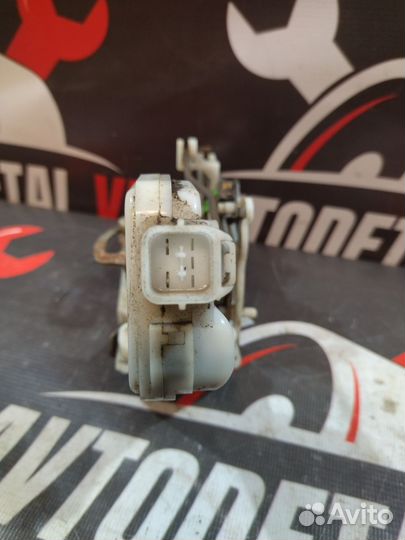 Замок двери задний Mitsubishi Galant 8