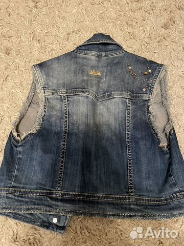 Продам джинсовую жилетку