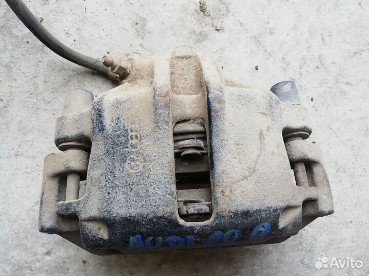 Суппорт передний правый Ауди 80