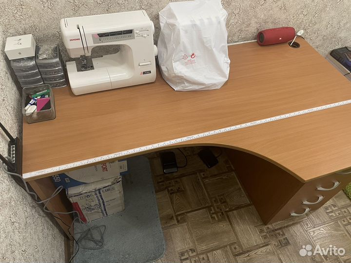 Стол угловой с тумбой