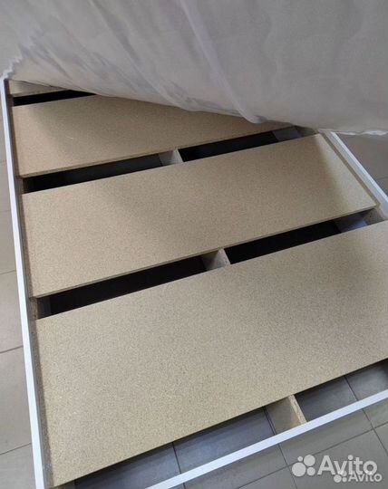 Кровать с матрасом 90x200