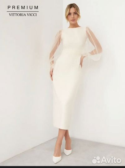 Бежевое платье