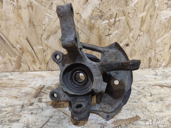 Кулак правый Nissan Almera Classic без абс