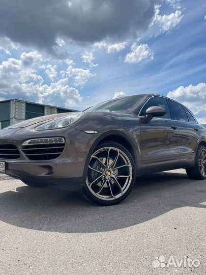 Кованые летние колеса R22 на Porsche Cayenne E3