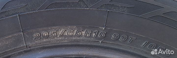 Bridgestone Blizzak Spike-01 205/70 R15