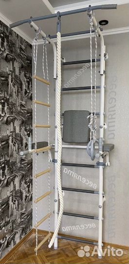 Шведская стенка. Цвет пастель. Светло-серые ступен