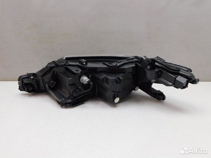 Фара правая Toyota Camry