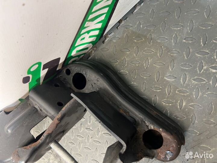 Балка под кпп Bmw X3 E83 3.0D M57N2 2006