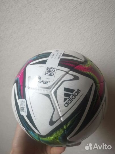 Футбольный мяч для зала adidas