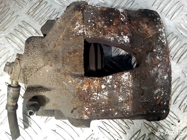 Суппорт передний правый Volkswagen Polo 4 2004