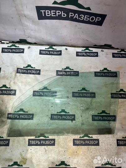 Стекло переднее левое Volkswagen Passat B3 1.8