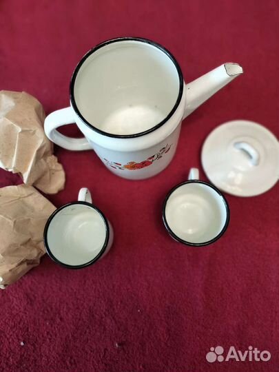Чайник-молочник,ссср набор+2 кружки эмаль