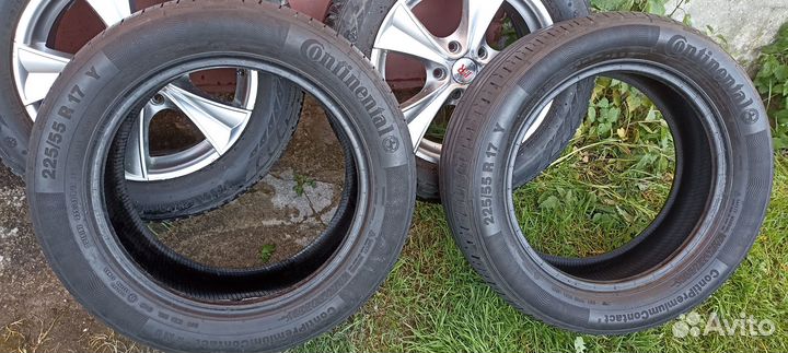 Continental ContiPremiumContact 5 215/60 R17 96H