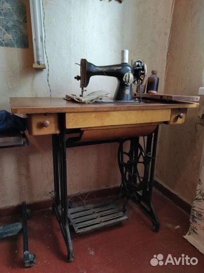 Швейная машина Подольск ножная