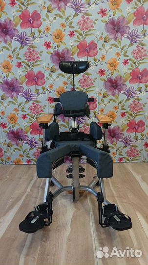 Кресло для ребёнка инвалида с функцией раздвижения