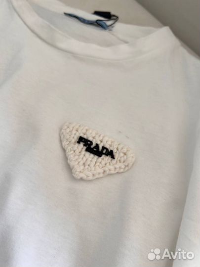 Футболка prada
