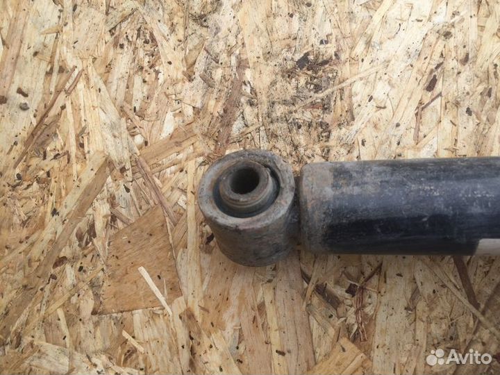 Амортизатор передний Mitsubishi L200 KB4T с2007-20