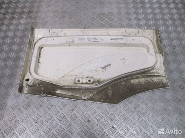 Крышка инструментального ящика Mercedes-Benz A9608