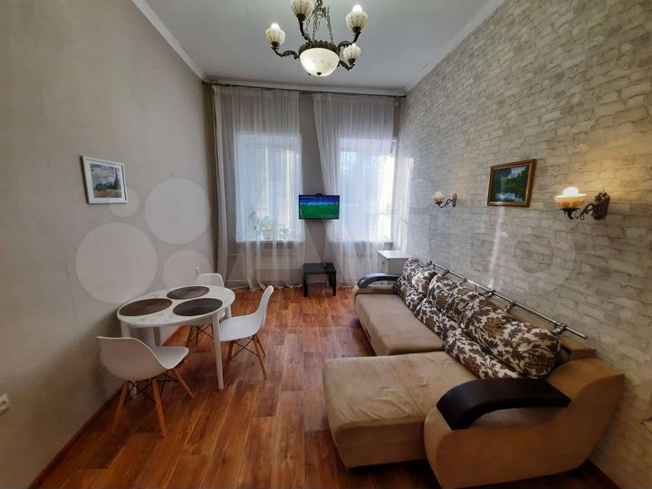 2-к. квартира, 42 м², 1/3 эт.