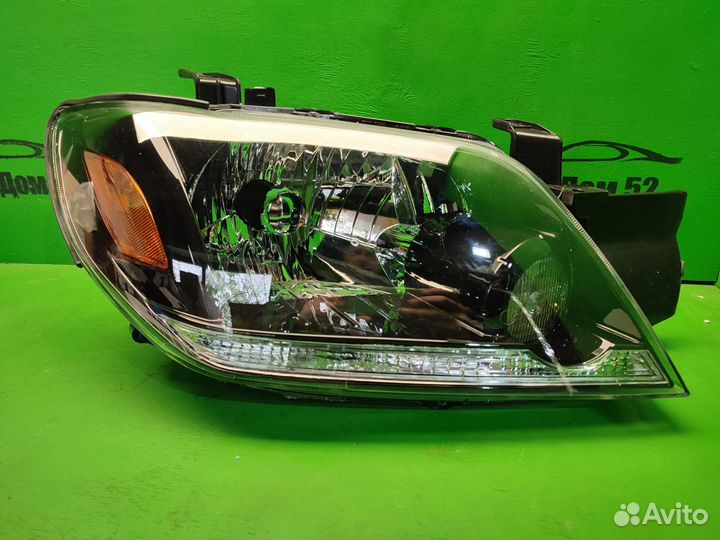 Фара правая Mitsubishi Outlander 1 черный отражат