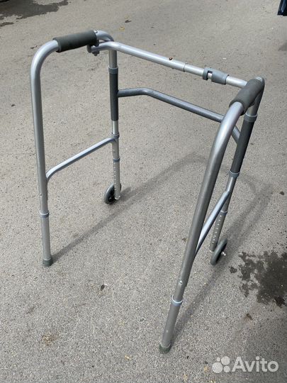 Ходунки для взрослых на колесах