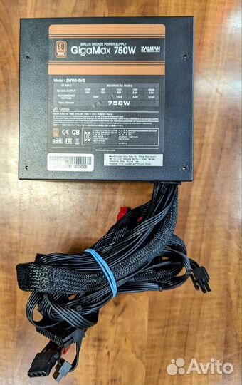 Блок питания 750 ватт. Zalman GigaMax 80+