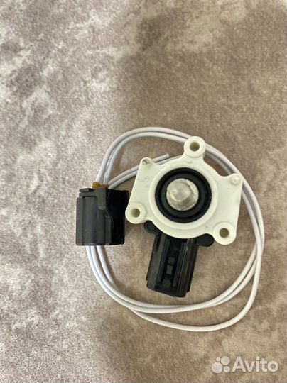 Датчик уровня фар Mazda gs1f5121y