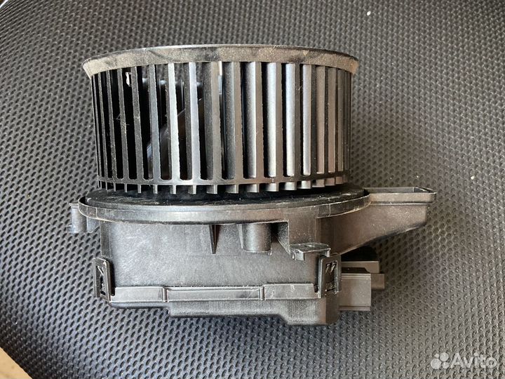 Мотор отопителя салона