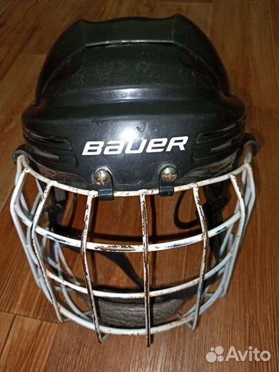 Хоккейный шлем