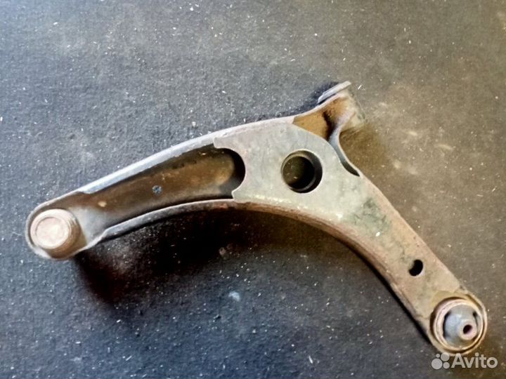 Рычаг подвески передний правый Mitsubishi