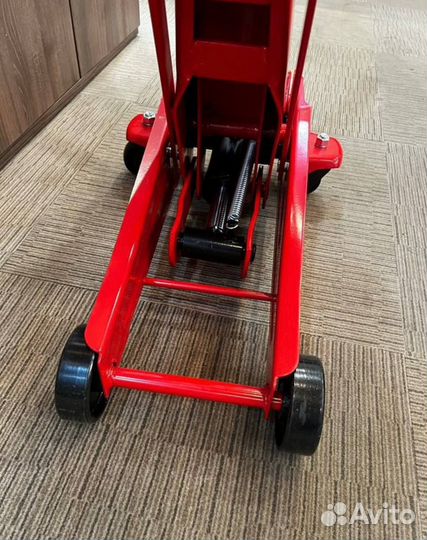 Домкрат гидравлический подкатной yaoto 3т