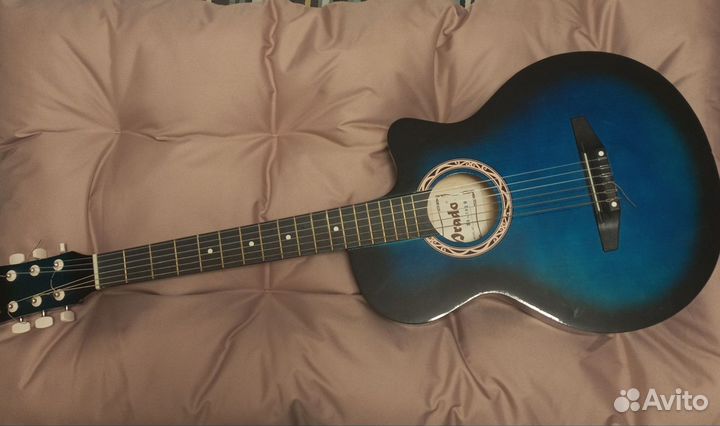 Акустическая гитара