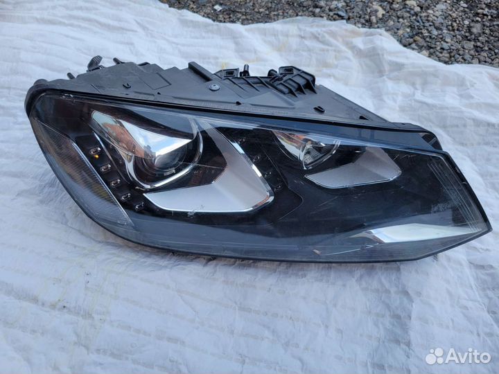 Правая фара Volkswagen Touareg 2 nf дорестайлинг