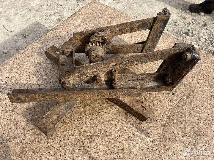 Кронштейн запасного колеса Маз Камаз