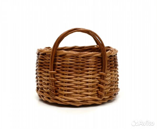Корзинка плетеная из бумажной лозы. Конфетница