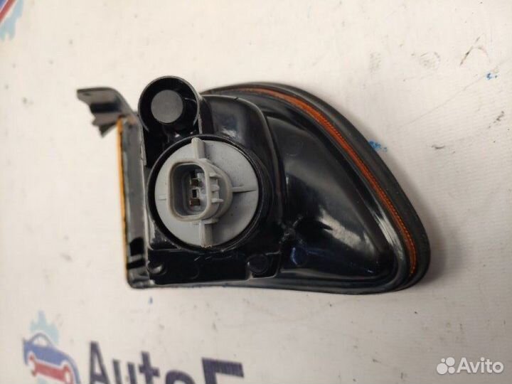 Поворотник передний правый Mitsubishi Galant EA2A