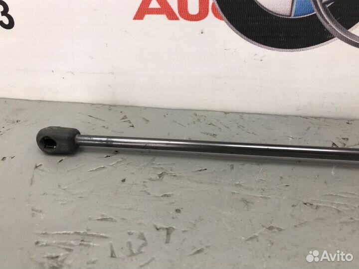 Амортизатор капота Volkswagen Touareg 7L BMV 2006