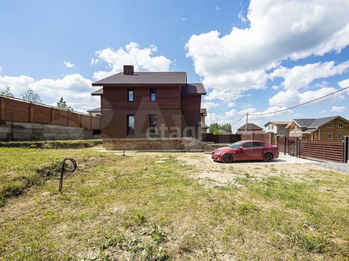 Коттедж 318 м² на участке 10,1 сот.