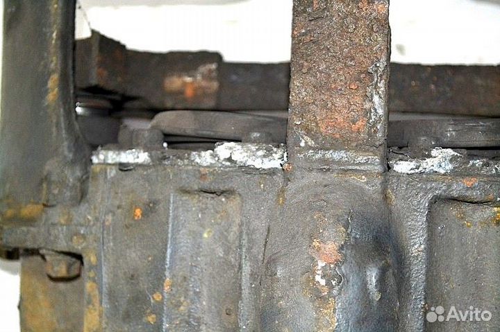 Суппорт переднего моста, левый renault trucks Prem