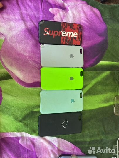 Потрёпанные чехлы на разные версии айфонов