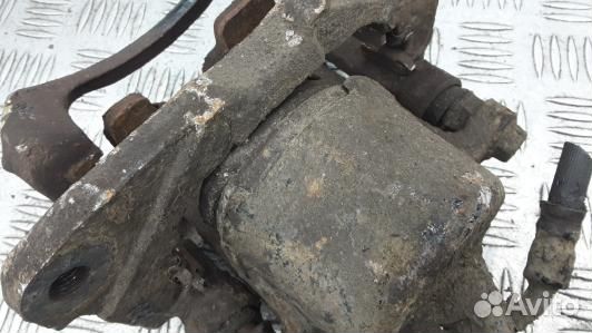 Суппорт тормозной передний левый toyota RAV 4 ZCA2