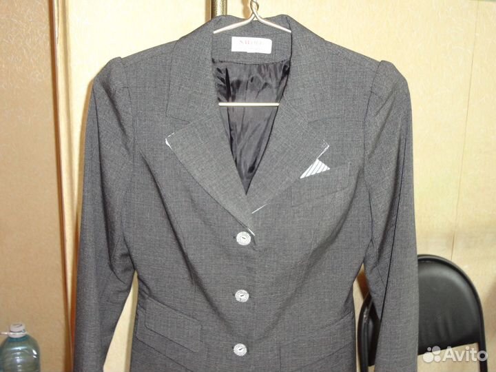 Костюм брючный 40-42 размер