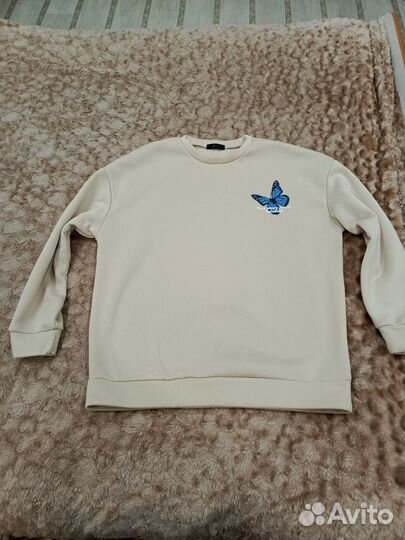 Отдам бесплатно женские вещи 46