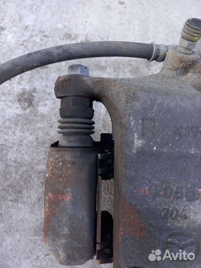 Суппорт тормозной передний правый Мазда 3 BM