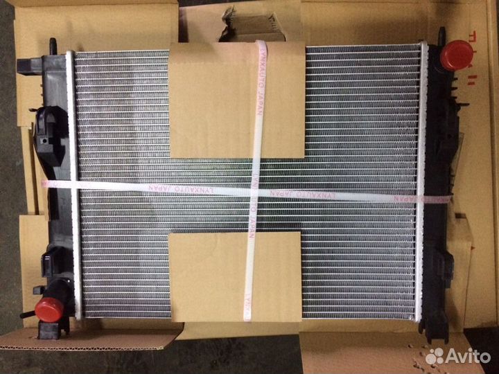 Радиатор охлаждения двигателя Renault Logan 2012
