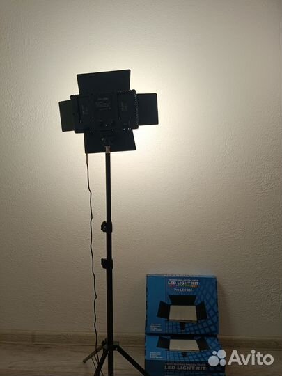 Видеосвет U-600