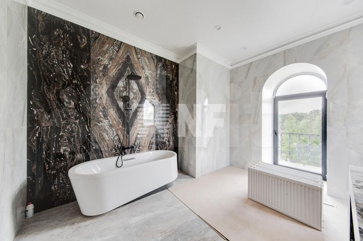 Дом 1300 м² на участке 30 сот.